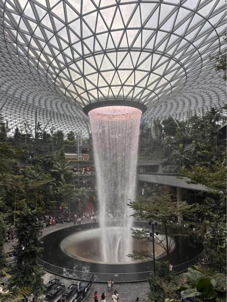 空港だとは思えないくらいきれいで素敵なジュエル!