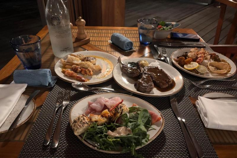 モルディブ料理が食べられるディナー。カレーが好きなので、いろいろな種類を食べることができて最高でした!