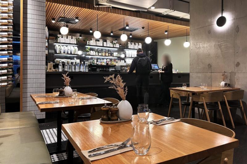 レストランは1階のロビーエリアにあります