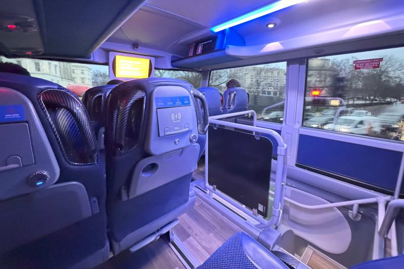 2階建てで快適なバス車内
