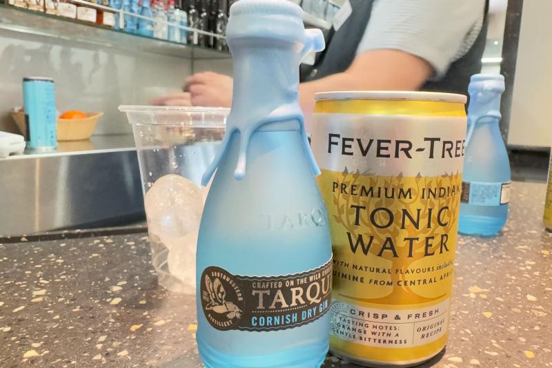 アルコールは有料