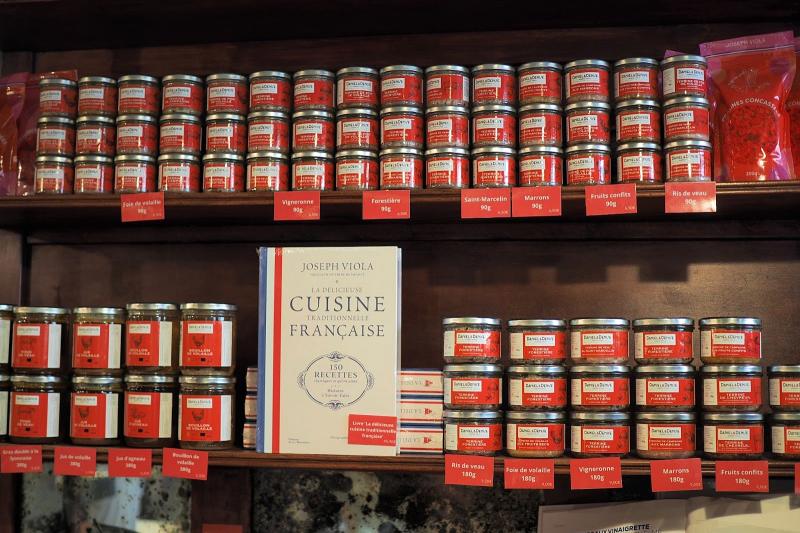 たくさんの種類の自家製のテリーヌも販売されております