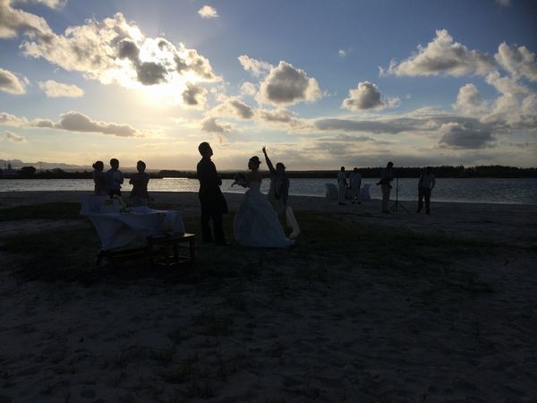 サンセットの中 祝福をうける私たち