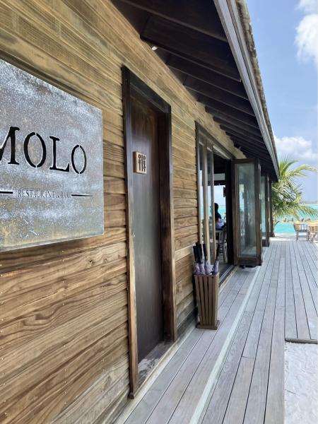 マービン側の水上レストラン「Molo」