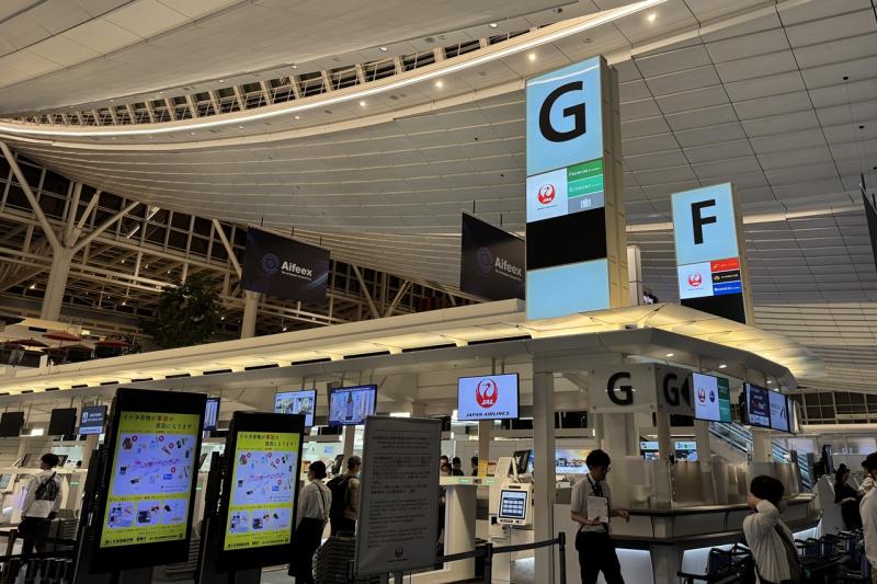 羽田空港第3ターミナルの日本航空のチェックインは「F」「G」カウンターで