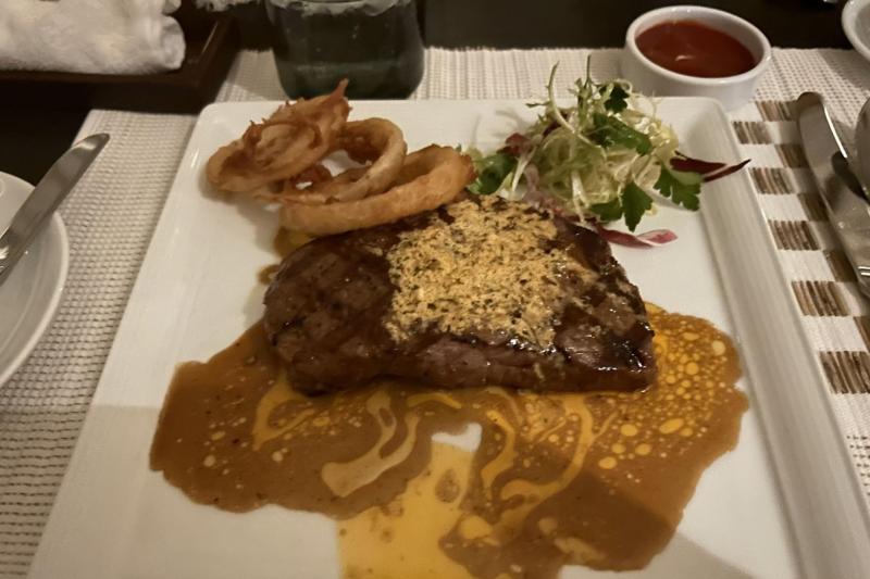 日替わりシェフのディナーは選ぶ楽しさも魅力でした。ステーキも美味しかったです
