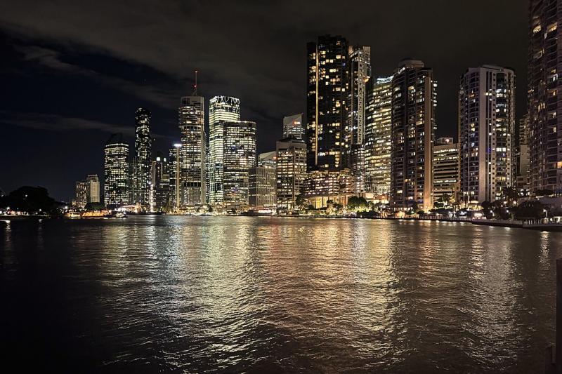 レストランデッキからの夜景。昼も美しいですが、夜はさらに美しい街並み