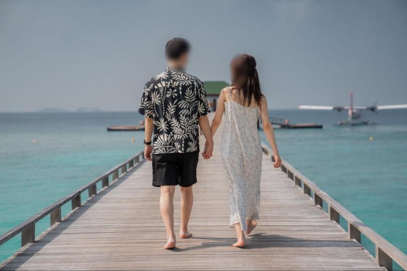 フォトパッケージを事前に予約していただき、ビーチや桟橋で撮影してもらいました。