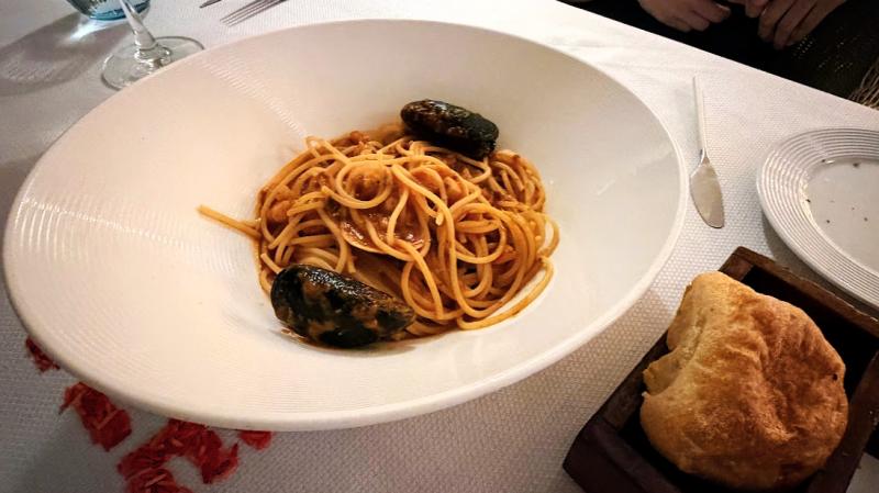 ラ リモナイアでは、南イタリアの伝統と現代的な創造性が見事に融合した多彩なメニューをお楽しみいただけます。