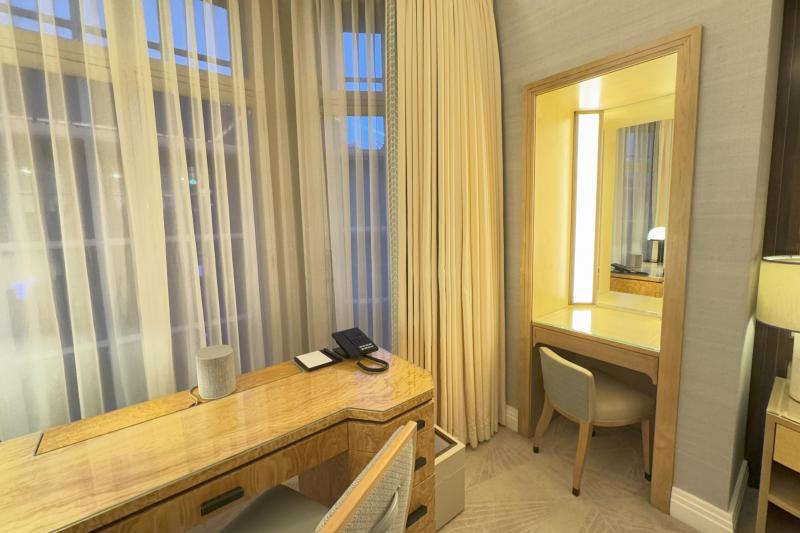 デスクと化粧台