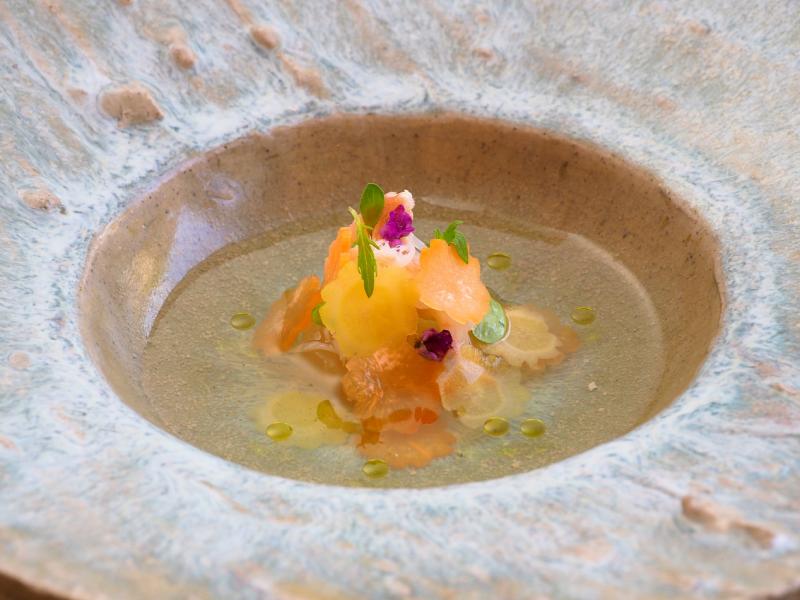 bekka izu 特別ランチ 15,000円(税込)6品程度のコースです。2名様〜6名様12時開始(一斉スタート)14時半終了ペアリング追加 2glass 5,000円(税込)bekka izu 特別ディナー 20,000円(税込)10品程度のコースです。2名様〜6名様18時開始(一斉スタート) 21時終了ペアリング追加 4glass 12,500円(税込)