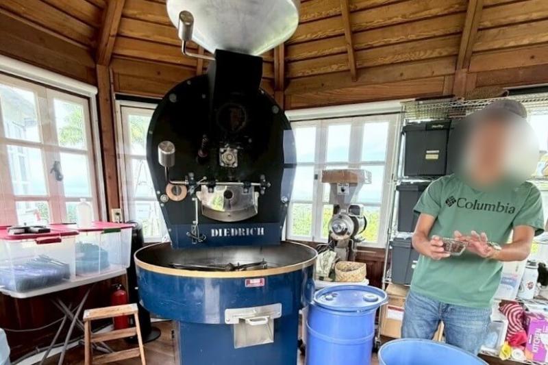 マウカメドウズは、ドトール運営のコーヒー農園です。コーヒー・果実植物園散策できる併設の店舗で、焙煎などを日本人スタッフが説明してくれました