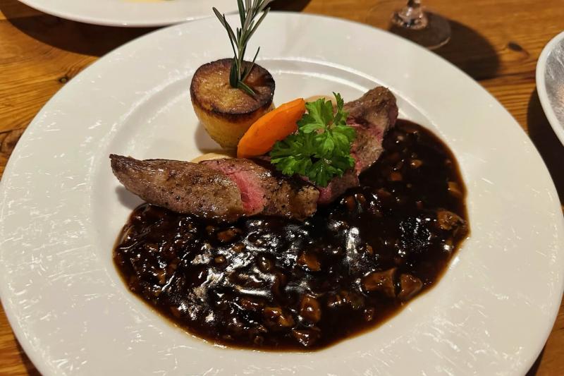 トナカイ肉のステーキ