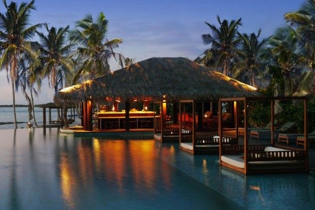 夜のザ ビーチバー(Photo by:The Residence Maldives at Falhumaafushi)