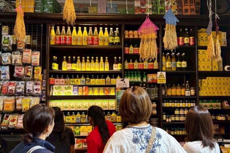 キャンディにあるアーユルヴェーダ薬局「Bowatte」