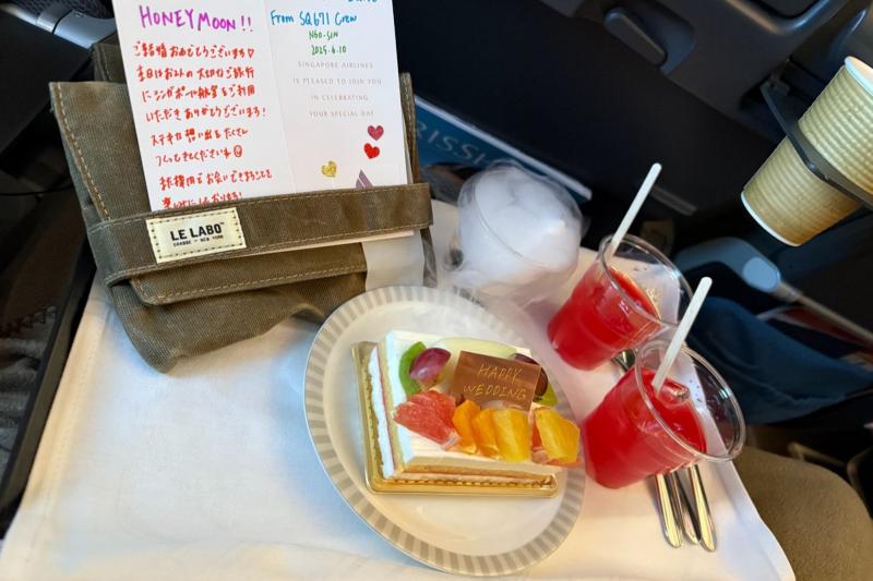 機内食もとっても美味しく、サプライズでケーキをいただき、行きの便から幸せな旅行になりました。機内でディズニー映画なども見ることができ、あっという間の移動でした!