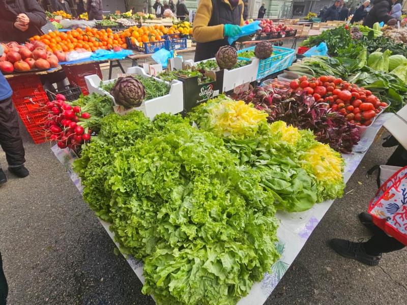 マーケットの新鮮な野菜
