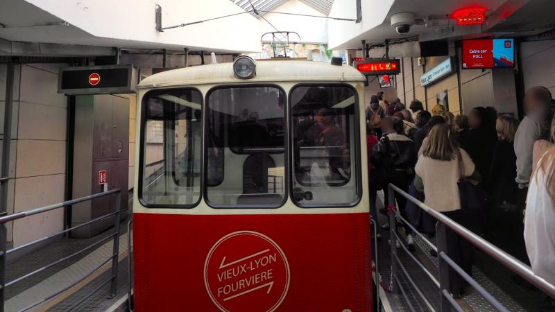 フルヴィエールの丘へと向かうケーブルカー