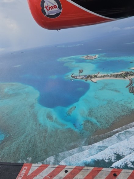 水上飛行機も楽しめたし、なんといっても上空からのモルディブの美しさ!