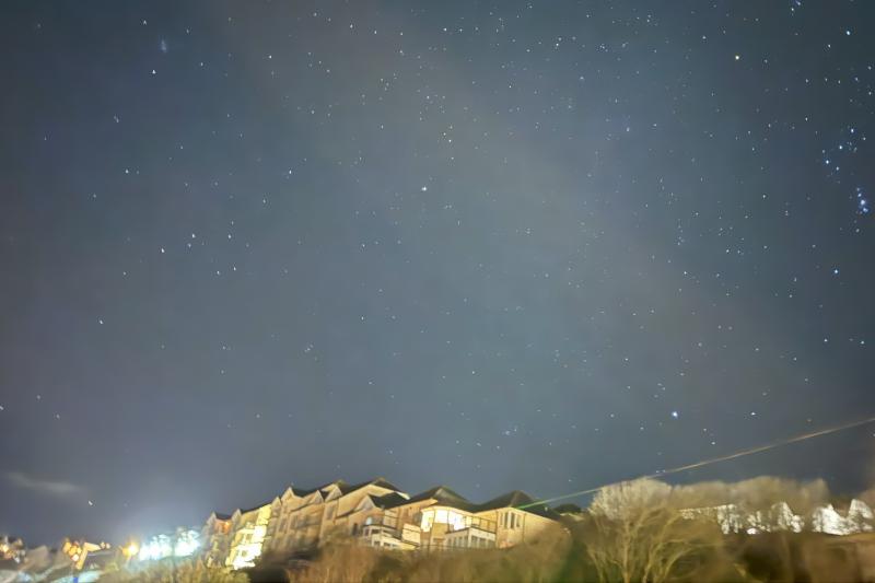 食事が終わったころに夜空を見上げたら、満天の星に感動! コーンウォール観光の1日目が終了です。