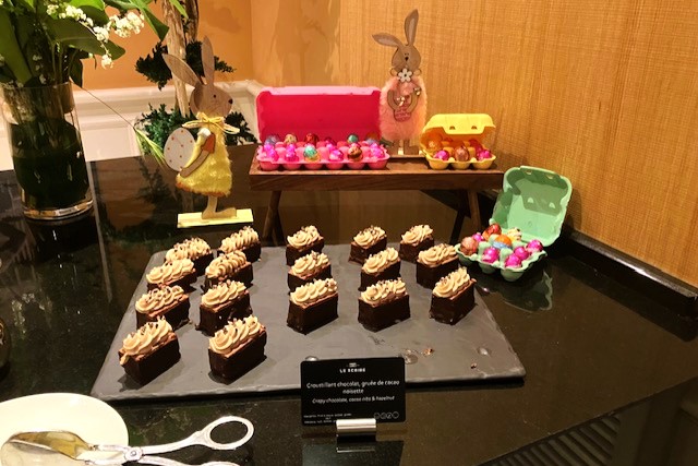 ホテルの朝食が美味しかったです! イースター当日には、イースター限定のスイーツがありました。▶イースターとは?毎年3月〜4月頃にキリストの復活と春の訪れを祝う華やかなイベントです。卵やうさぎがモチーフで、フランスでは街中にかわいいスイーツなどが並びます。