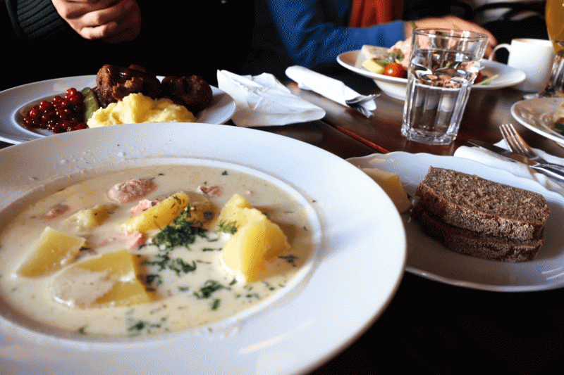 ヘルシンキ大聖堂近くのカフェ「Cafe Engel」でランチ