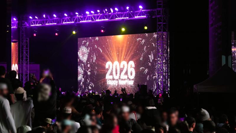 年越しをマスカットの街で迎えましたが、日が暮れるにつれて人がどんどん増え、「こんなに人がいたの?」と驚くほどでした。華やかさの中にどこか上品さもあり、印象に残る年越しとなりました(写真:年越しの様子)!