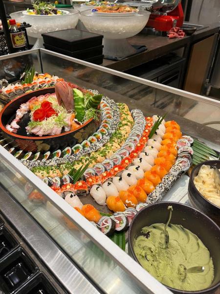 お寿司も食べ放題