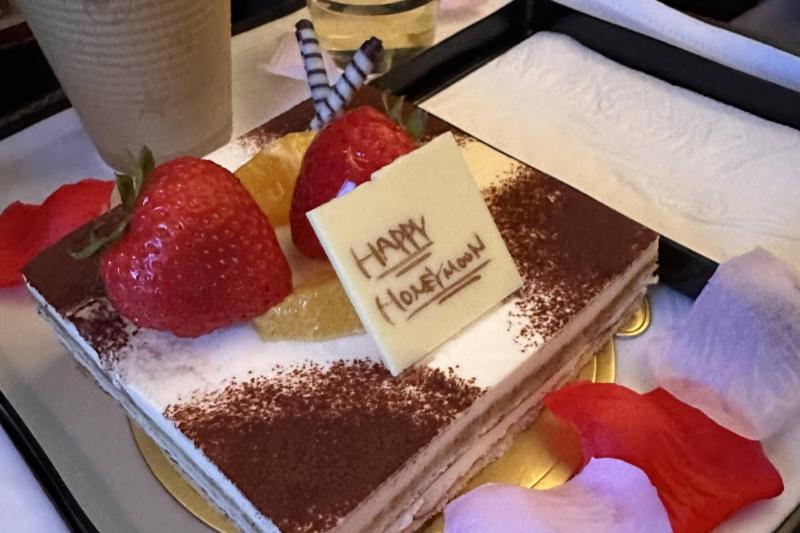 機内でいただいたハネムーンケーキ♪