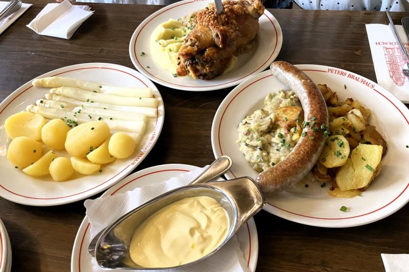 豪快な肉料理と旬のホワイトアスパラガス(ケルン)