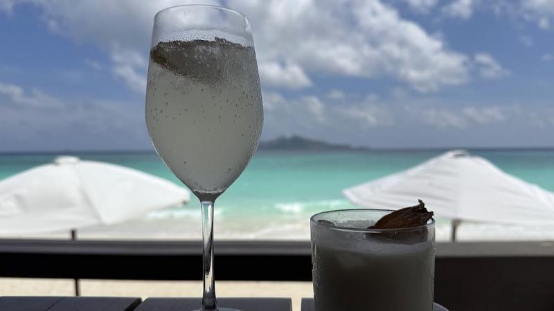 エメラルドグリーンの海に乾杯!