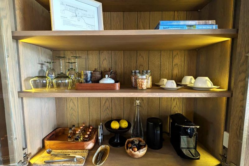 その棚の中には、カフェコーナーがありました