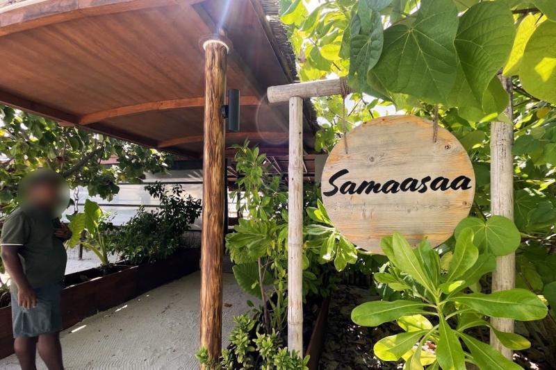 こちらは、昼夕営業しているもう1つのレストラン「サマアサ(Samaasaa)」です。サマアサは、旬の食材とパフォーマンスアートを融合させた、シアター形式のアラカルトレストランです。