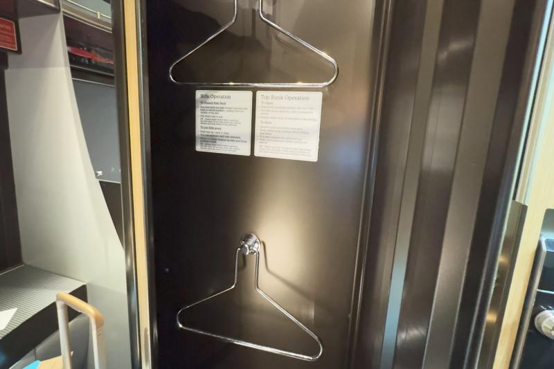 コート類はこちらへ