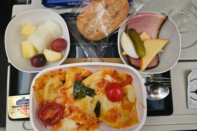 成田到着前のホットミール