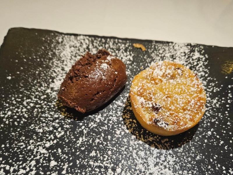 デザートはチョコムースとリンゴタルト