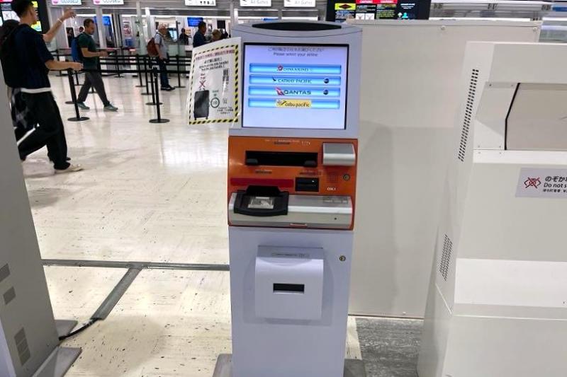 パスポートの読み取りや荷物の手続きなどを行う自動チェックイン機