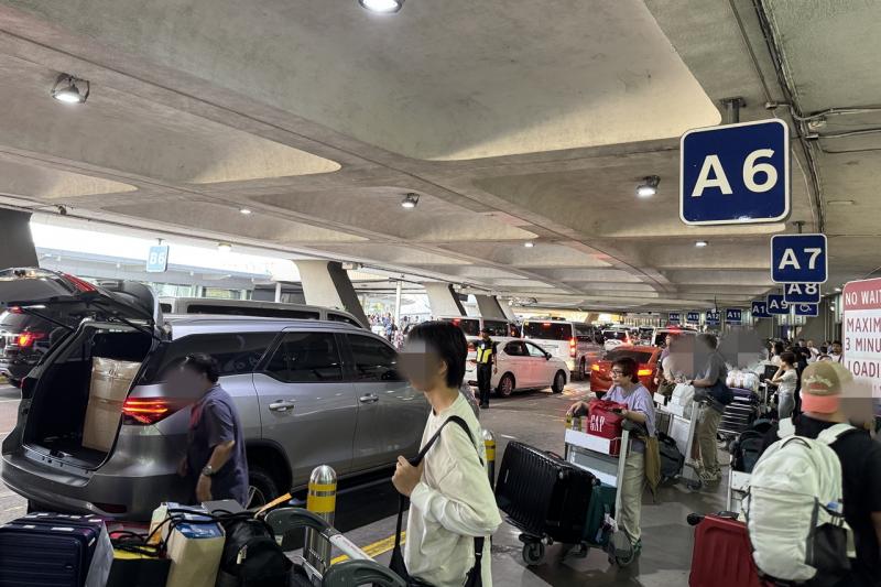 早朝だというのに、マニラ空港(第1ターミナル)は大混雑