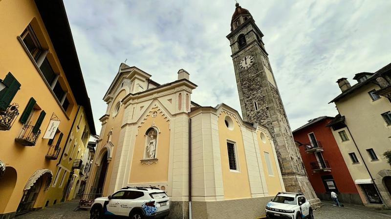 1264年には、すでに記録に登場する歴史の古い教会(現在の建物は16世紀に再建)で、内部の美しいフレスコ画は一見の価値あり!とのことなのですが、今回は工事中?のようで中に入ることはできませんでした。