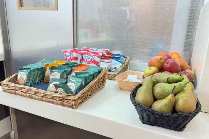 果物や軽食も無料です