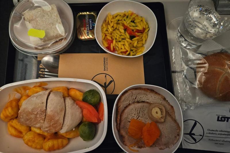 出発後すぐのホットミール