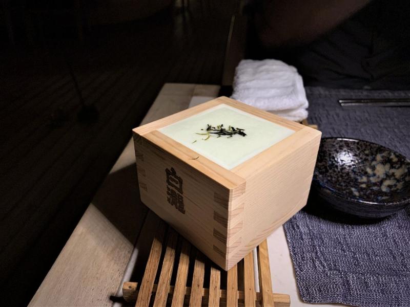 枡に入ったシグネチャーカクテルをいただきました