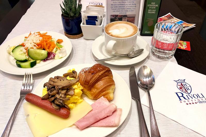 セルフのコーヒーマシンじゃないカプチーノがやっぱりおいしい♪