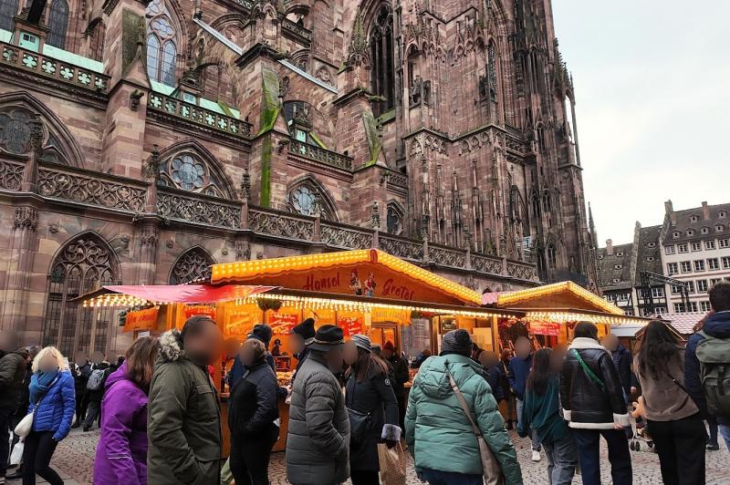 ノートルダム大聖堂前のクリスマスマーケット