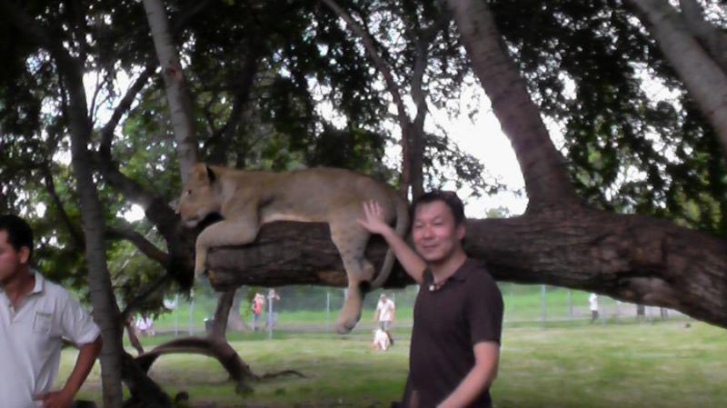 恐る恐るお尻を触ってみました