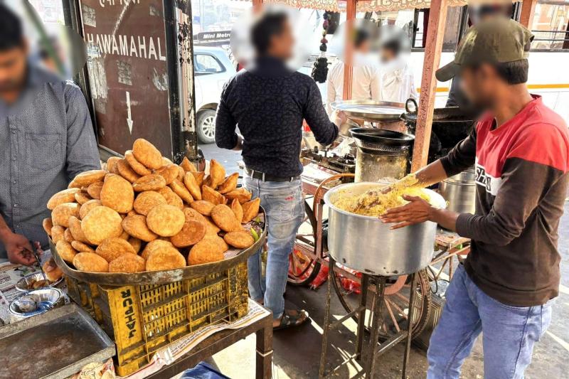 露店の食べ物 サモサ(インドの定番スナック)