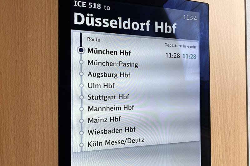 ミュンヘン中央駅(München Hbf)からシュトゥットガルト(Stuttgart Hbf)までは4駅、約2時間の旅です