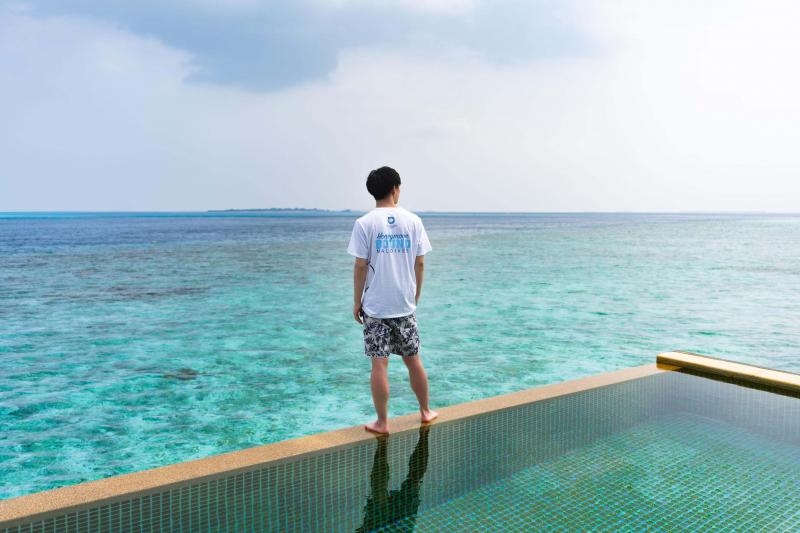 一方で、慣れない環境での水泳には不安も伴いました。個人でのシュノーケリングも十分楽しめますが、より安全に美しいスポットへ案内してもらえるシュノーケリングツアーを活用すれば、さらに海の世界に没入できたかもしれないと感じています。これから行かれる方には、ツアーの選択も検討しても良い気がします。