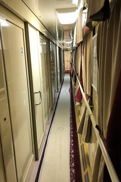 列車内の通路や