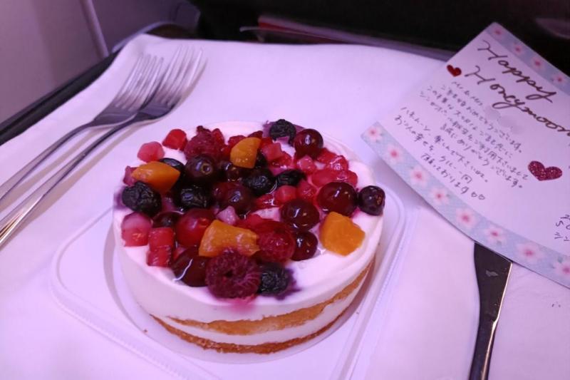 飛行機内でのハネムーンケーキのお手配もありがとうございました。サプライズでとってもうれしかったです。